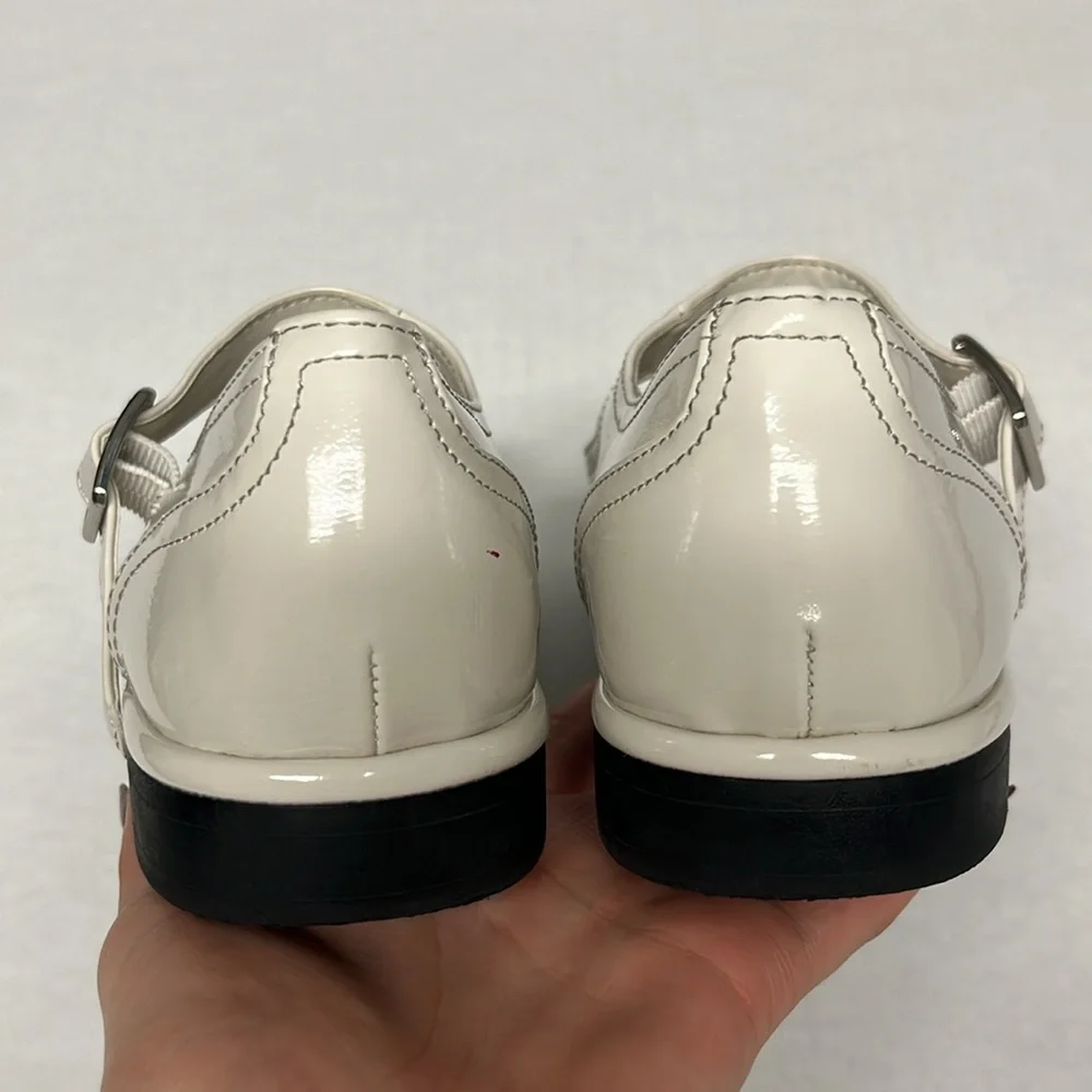 Steve Madden Jkenny off white patent leather Mary Jane dress shoe flats sz 5